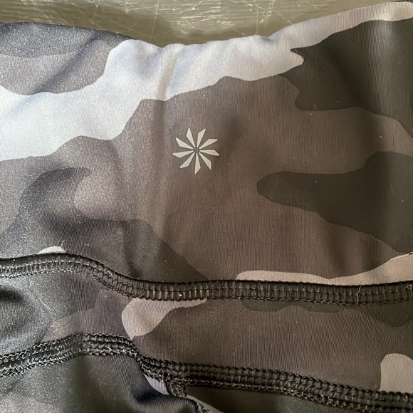 Athleta Camo Contender tight - Picture 3 of 4